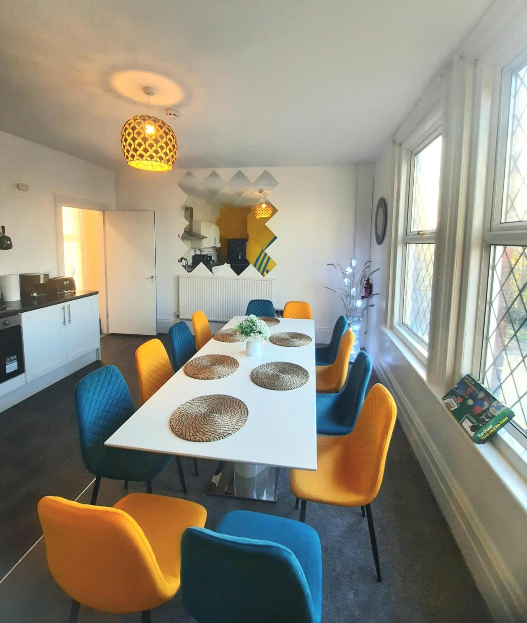 Home In Woodhouse, Leeds,Free 4 Car Parking,Free Wifi Leeds  Exteriér fotografie
